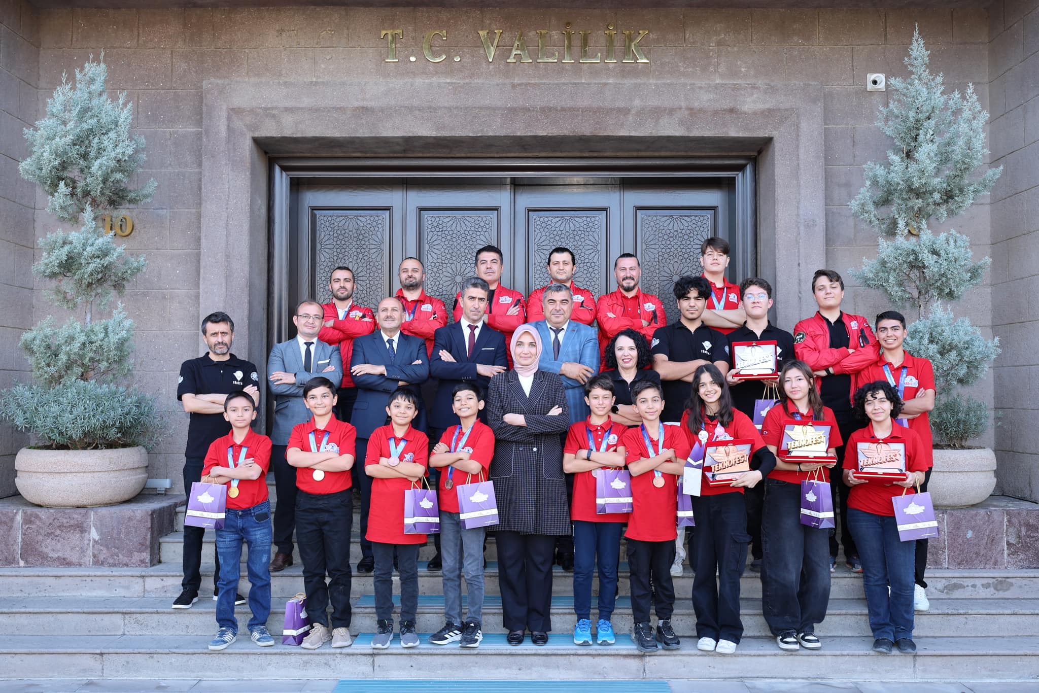 Vali Yiğitbaşı, TEKNOFEST Şampiyonlarını Makamında Ağırladı