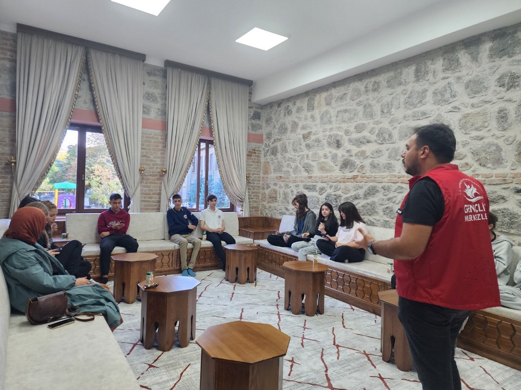 GENÇ OFİS'TE SANAT VE ZEKÂ DOLU ETKİNLİKLER DÜZENLENİYOR