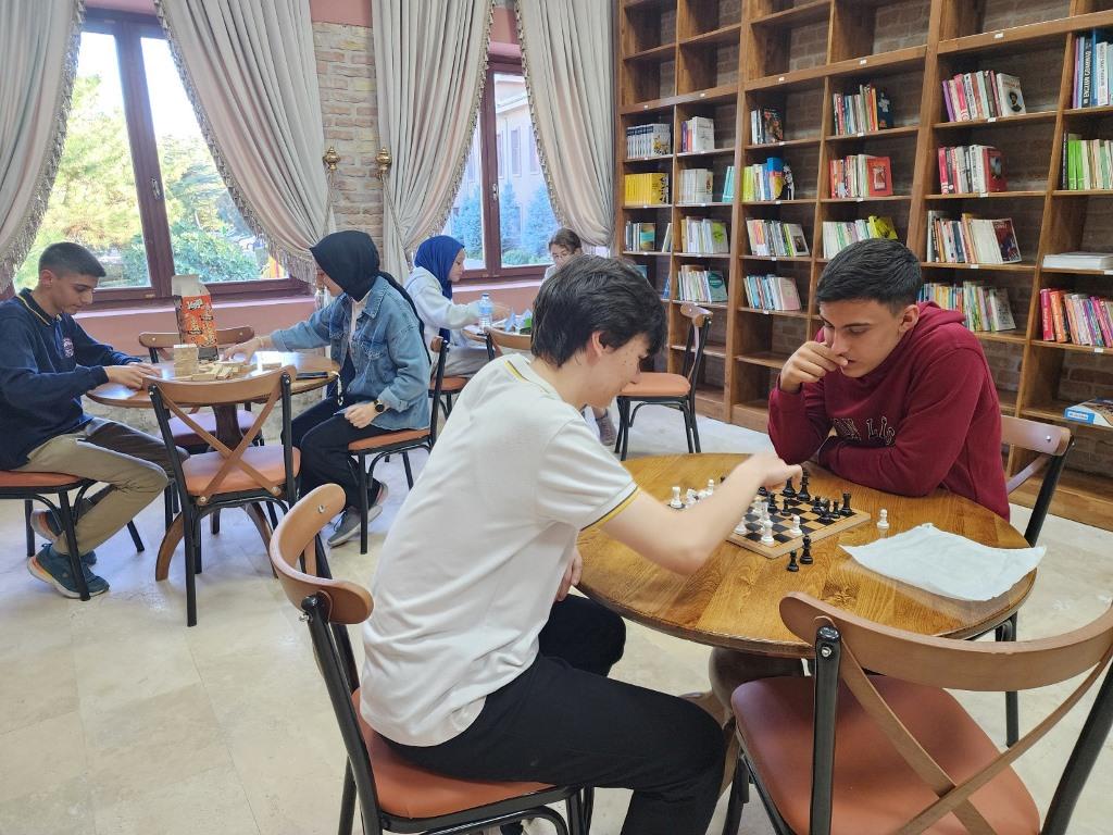 GENÇ OFİS'TE SANAT VE ZEKÂ DOLU ETKİNLİKLER DÜZENLENİYOR