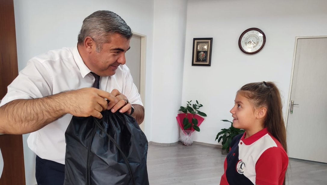 Müdür Sünnetci, Öğrencinin Voleybol Talebini Karşıladı