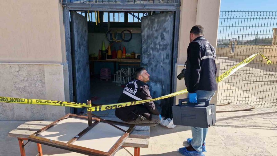Lisede Dehşet!  Okula Tabanca Getirip Arkadaşını Öldürdü