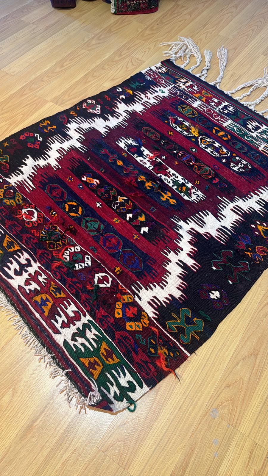 İlmek İlmek Anadolu: Ege Bölgesi Büyük Halı ve Kilim Müzayedesi Başlıyor!