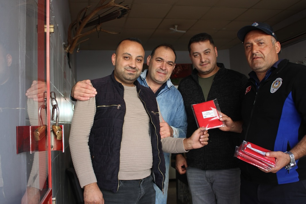 Dinar Belediyesinden Esnafa Cumhuriyet Bayramı Hediyesi