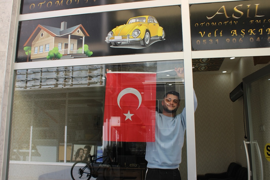 Dinar Belediyesinden Esnafa Cumhuriyet Bayramı Hediyesi