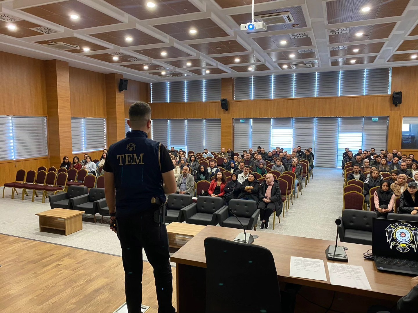AFYONKARAHİSAR'DA GÜVENLİK GÖREVLİLERİNE EĞİTİM VERİLDİ