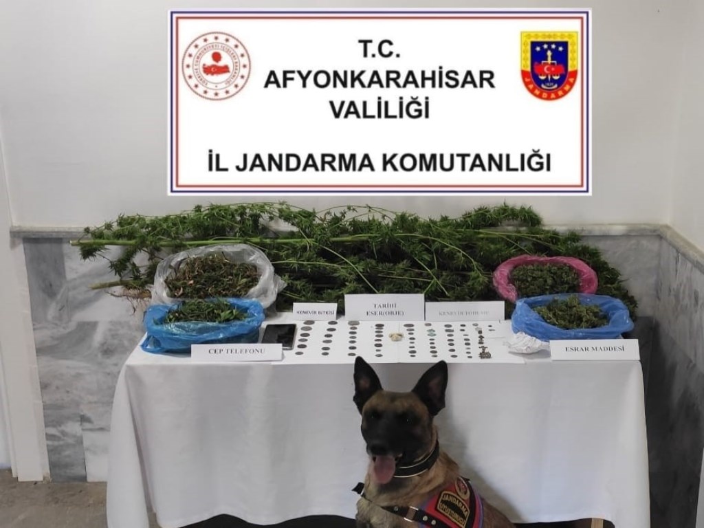 SÜLÜN'DE JANDARMADAN UYUŞTURUCU VE TARİHİ ESER OPERASYONU