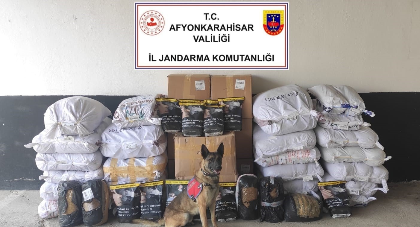 SULTANDAĞI İLÇESİ'NDE 848 KİLOGRAM KAÇAK TÜTÜN YAKALANDI!