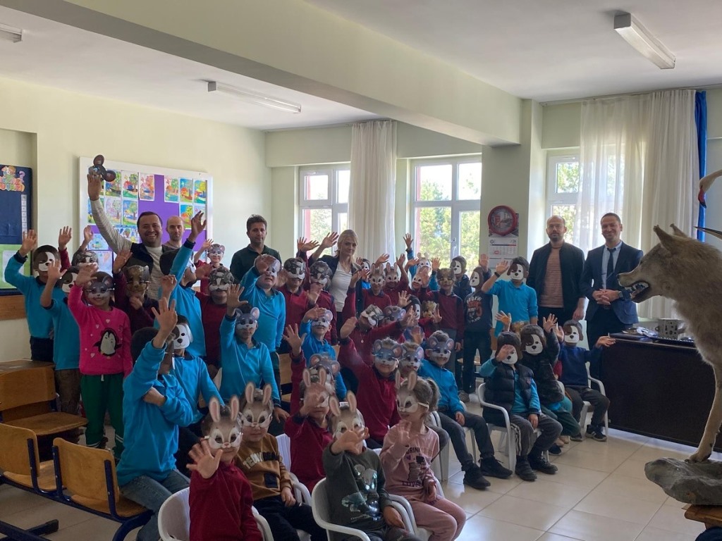 ÖĞRENCİLERE, YABAN HAYVANLARI VE BİYOLOJİK ÇEŞİTLİLİK EĞİTİMİ VERİLDİ