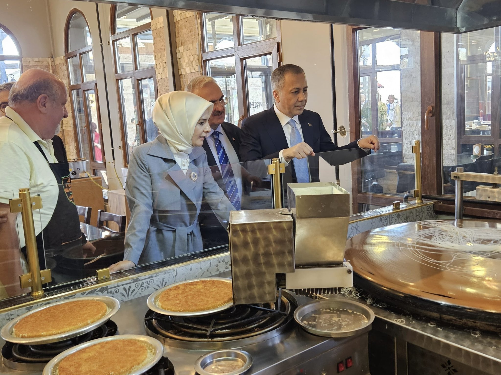 BAKAN GÖKTAŞ VE BAKAN YERLİKAYA HATAY ANTAKYA GASTRONOMİ ÇARŞISINI ZİYARET ETTİ