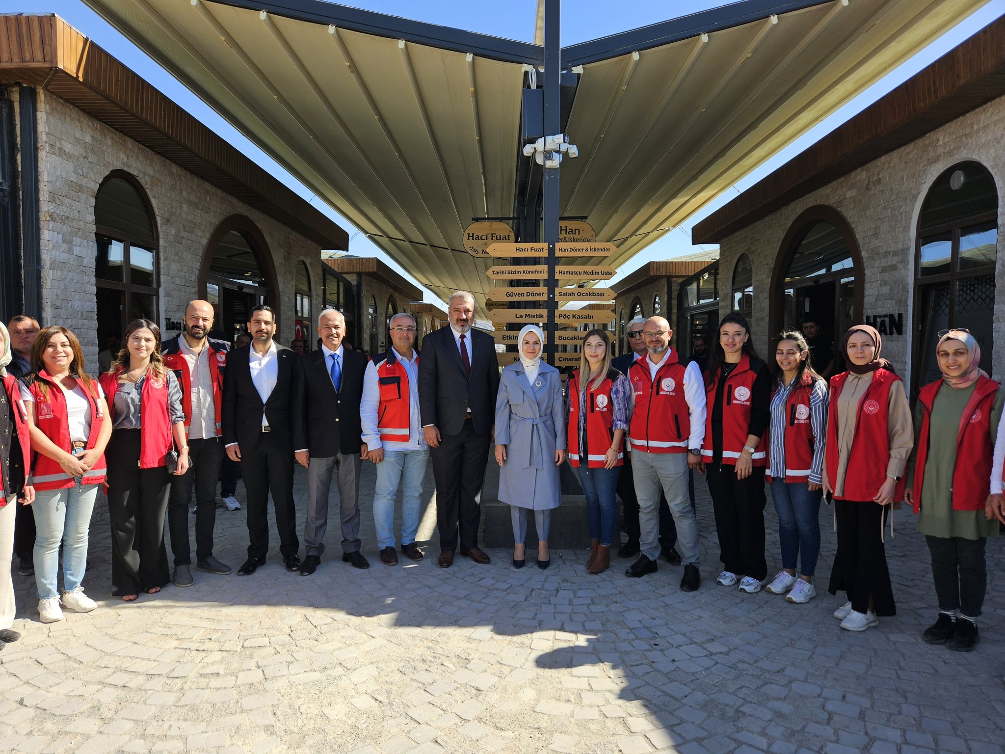BAKAN GÖKTAŞ VE BAKAN YERLİKAYA HATAY ANTAKYA GASTRONOMİ ÇARŞISINI ZİYARET ETTİ