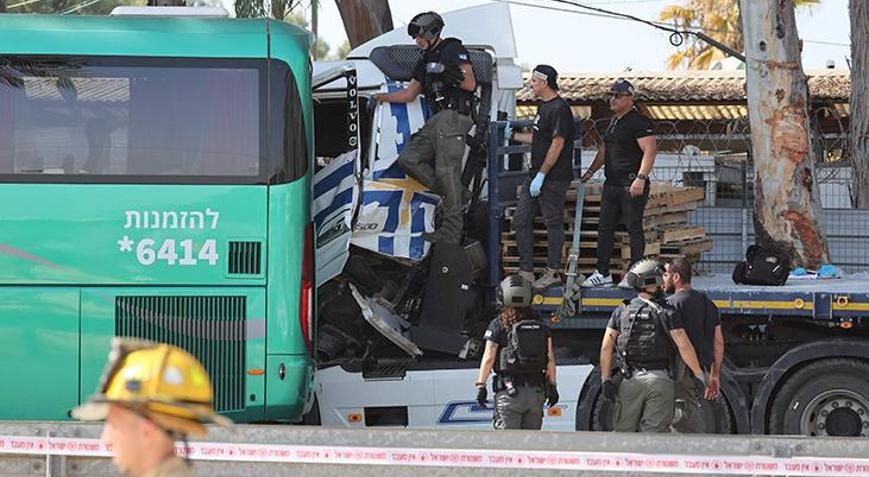 Tel Aviv'de kamyonlu saldırı! Konum Mossad karargahı yakını