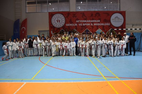 Taekwondo Müsabakaları Afyonkarahisar'da İlk Kez Elektronik Sistemde Yapıldı