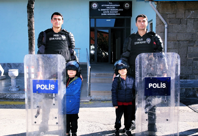Minikler Hem Öğrendi Hem Eğlendi Polis Ekipleri Gönüllere Taht Kurdu