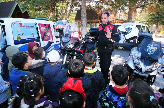 Minikler Hem Öğrendi Hem Eğlendi Polis Ekipleri Gönüllere Taht Kurdu