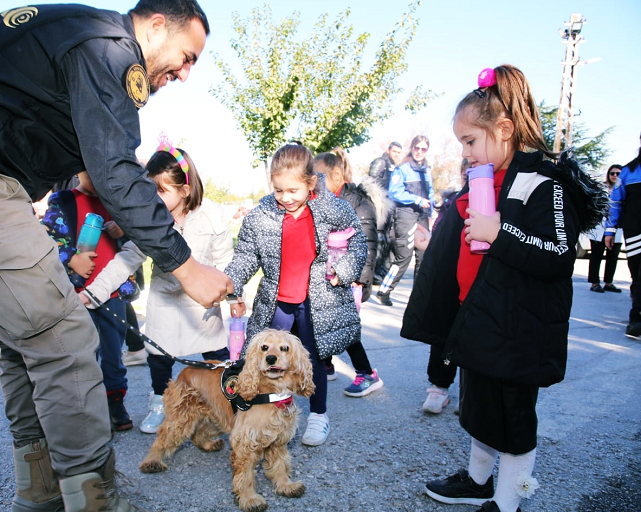 Minikler Hem Öğrendi Hem Eğlendi Polis Ekipleri Gönüllere Taht Kurdu