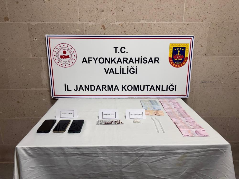 Uyuşturucu tacirleri yakayı ele verdi! 3 kişi gözaltında