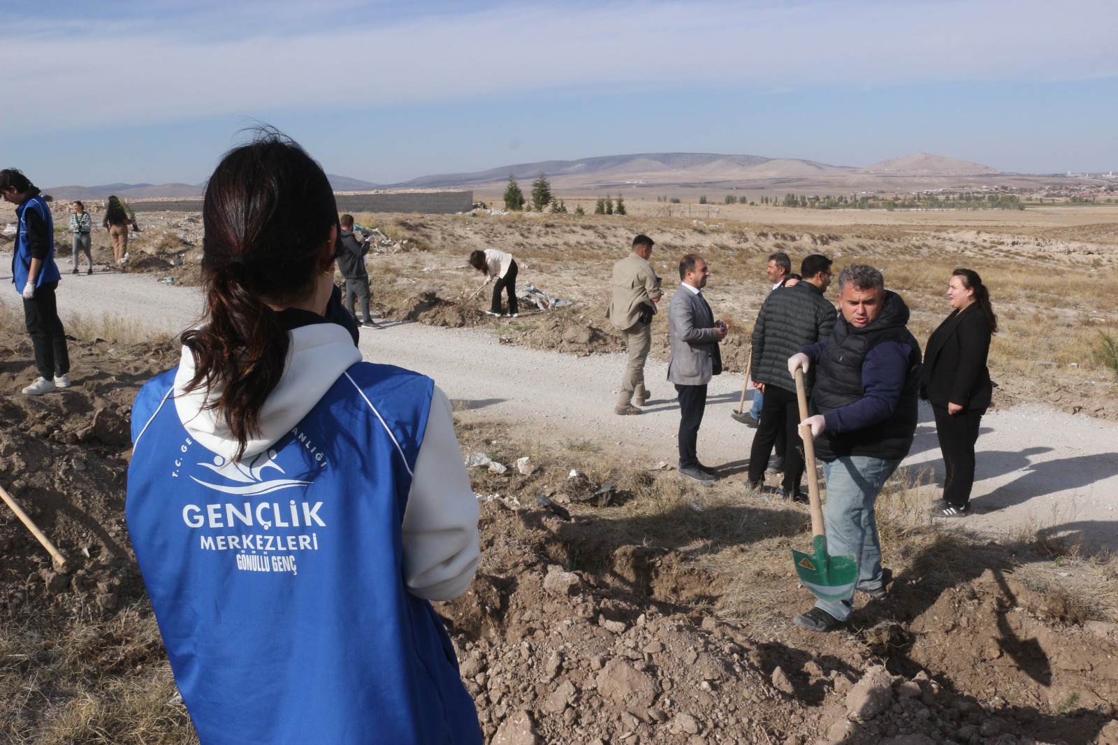 Emirdağ'da Gençler Cumhuriyetin101’inci Yılını 101 Adet Fidanla Kutladı
