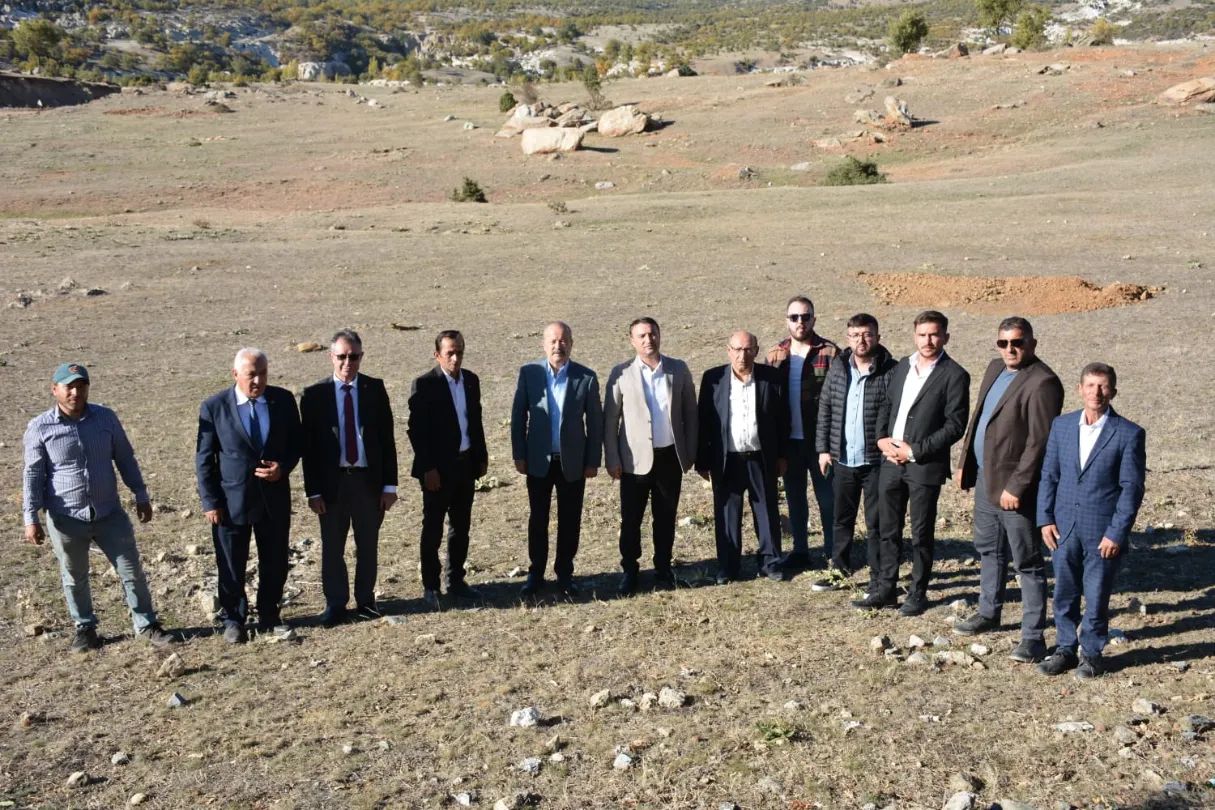 MHP’li Taytak Ayazini Köyü'ndeki Tapu Sorununu Yerinde İnceledi
