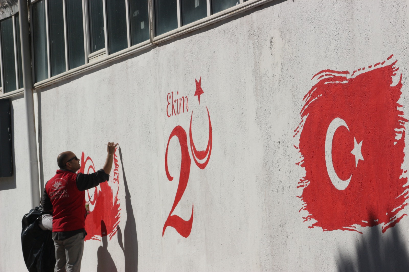 EMİRDAĞ GENÇLİK MERKEZİ 29 EKİM TEMALI GRAFİTİ ÇALIŞMASI ORGANİZE ETTİ