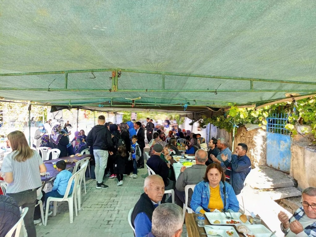 KAYMAKAM DURU, ŞEHİT ONUR ÇAPAN'IN MEVLİD PROGRAMINA KATILDI