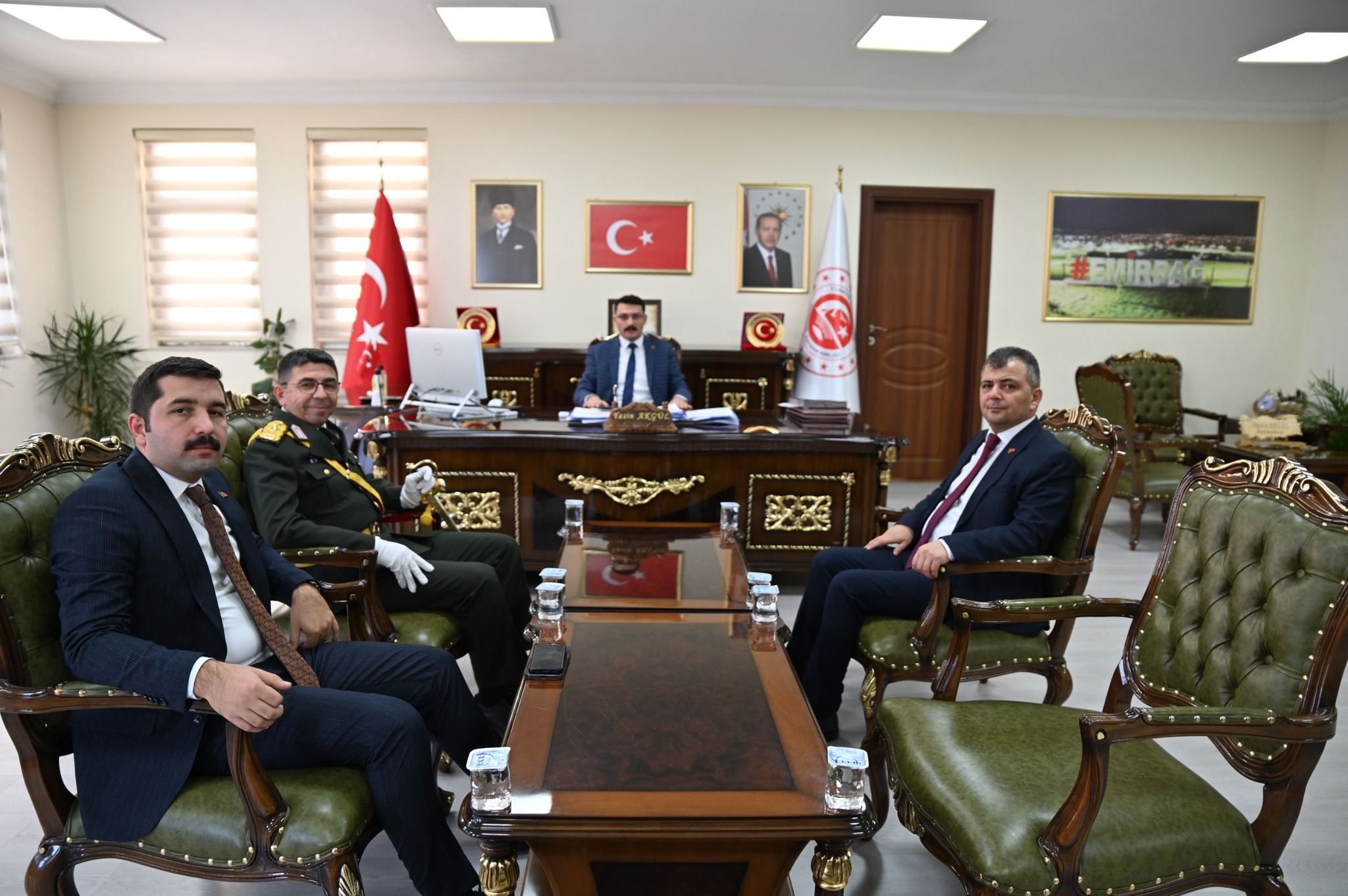 Emirdağ’da Cumhuriyet’in 101. Yıl Coşkusu Çelenk Sunma Töreni