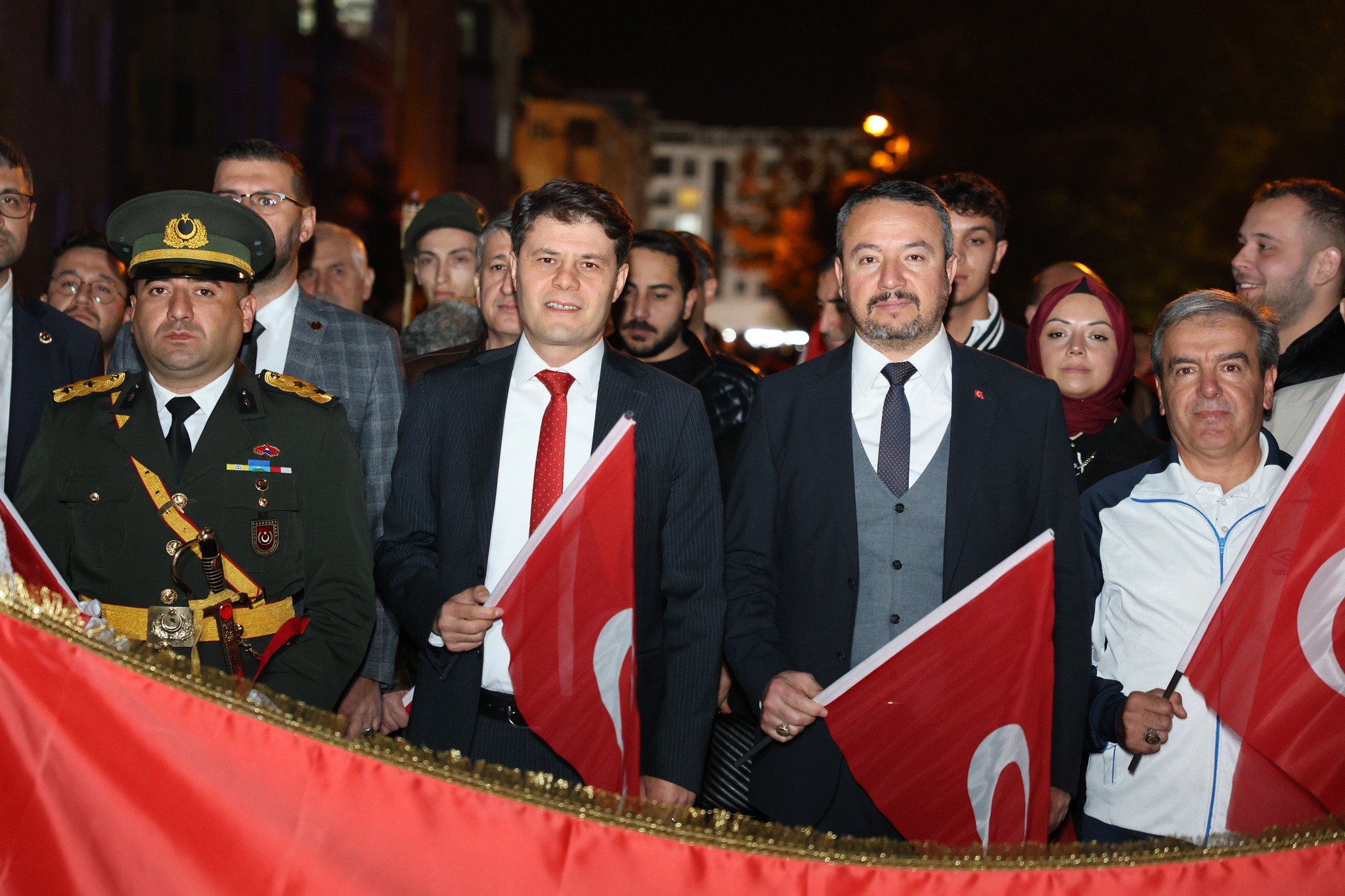 Sandıklı’da Cumhuriyet Coşkusu: Şanlı Türk Bayrağıyla Görkemli Yürüyüş
