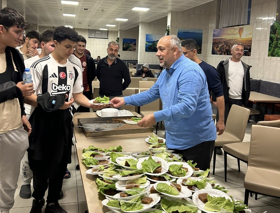 Müdür Kasapoğlu’nun Jesti Öğrencileri Mutlu Etti