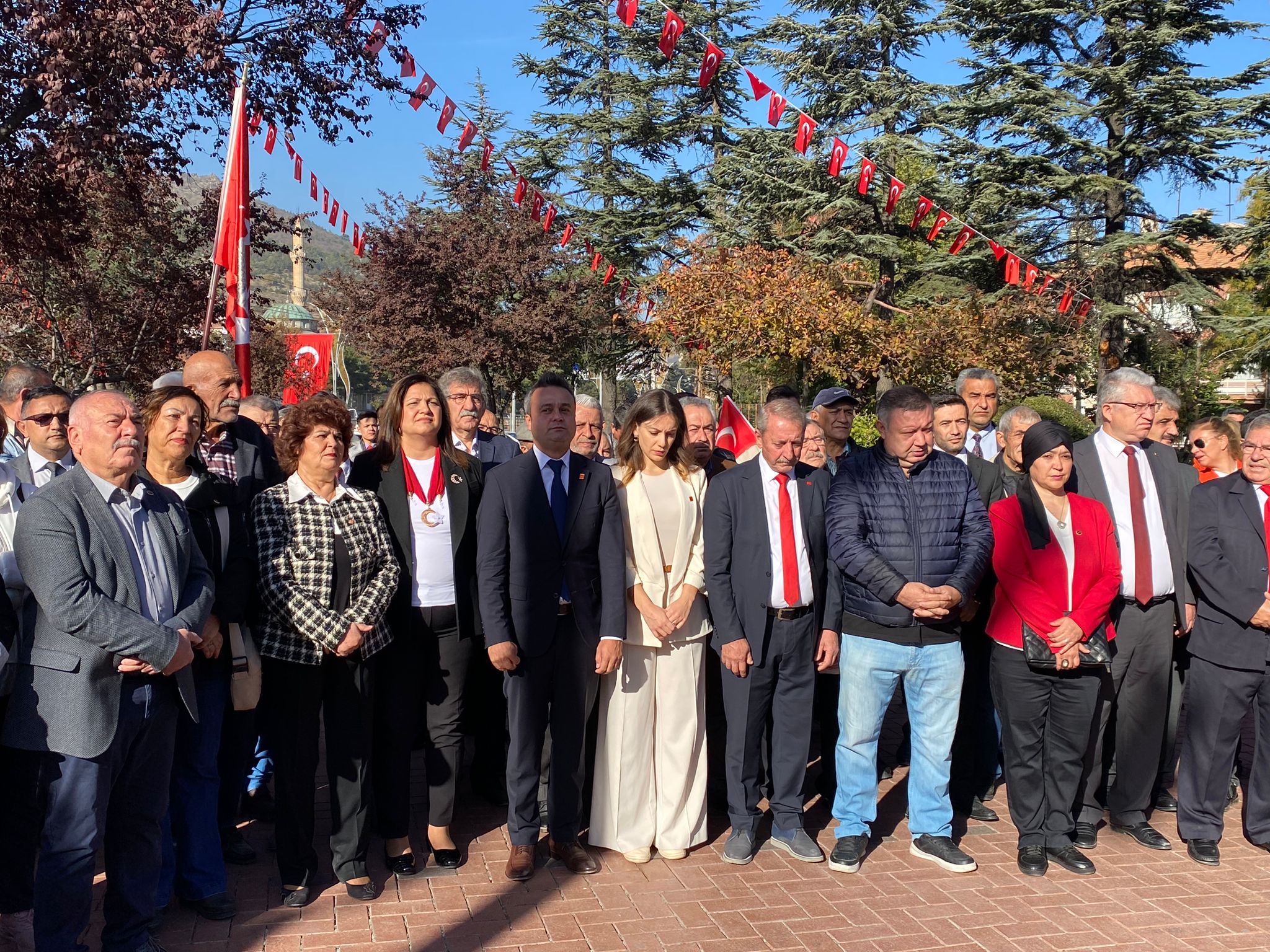 Cumhuriyet'in 101. Yılında CHP Afyonkarahisar'dan Anlamlı Çelenk Töreni! Kocatepe Anıtı'nda Coşkulu Cumhuriyet Bayramı Kutlaması