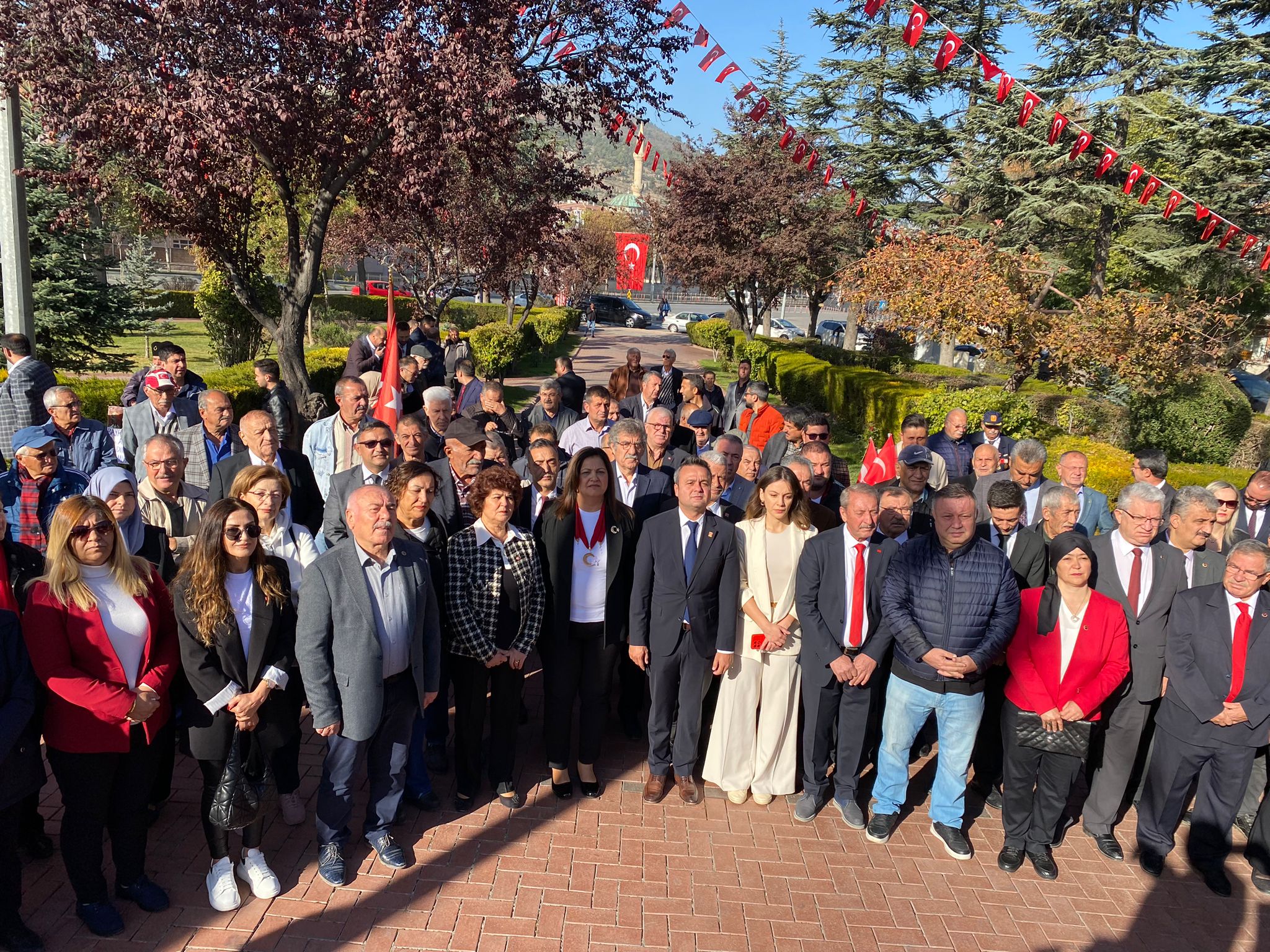 Cumhuriyet'in 101. Yılında CHP Afyonkarahisar'dan Anlamlı Çelenk Töreni! Kocatepe Anıtı'nda Coşkulu Cumhuriyet Bayramı Kutlaması