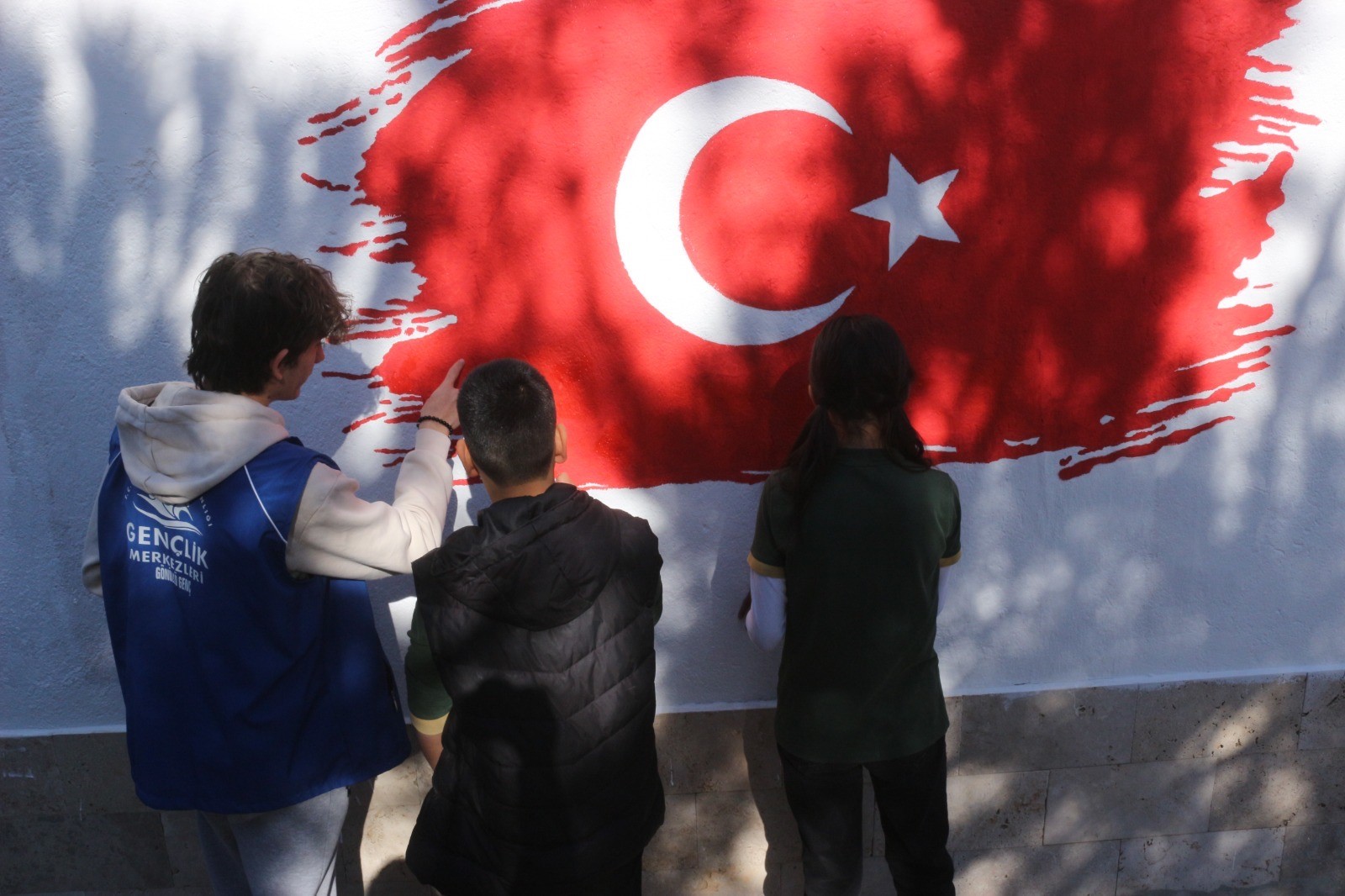 Gençler Grafitiyle Cumhuriyeti Yaşatıyor: Emirdağ’da 101. Yıl Coşkusu