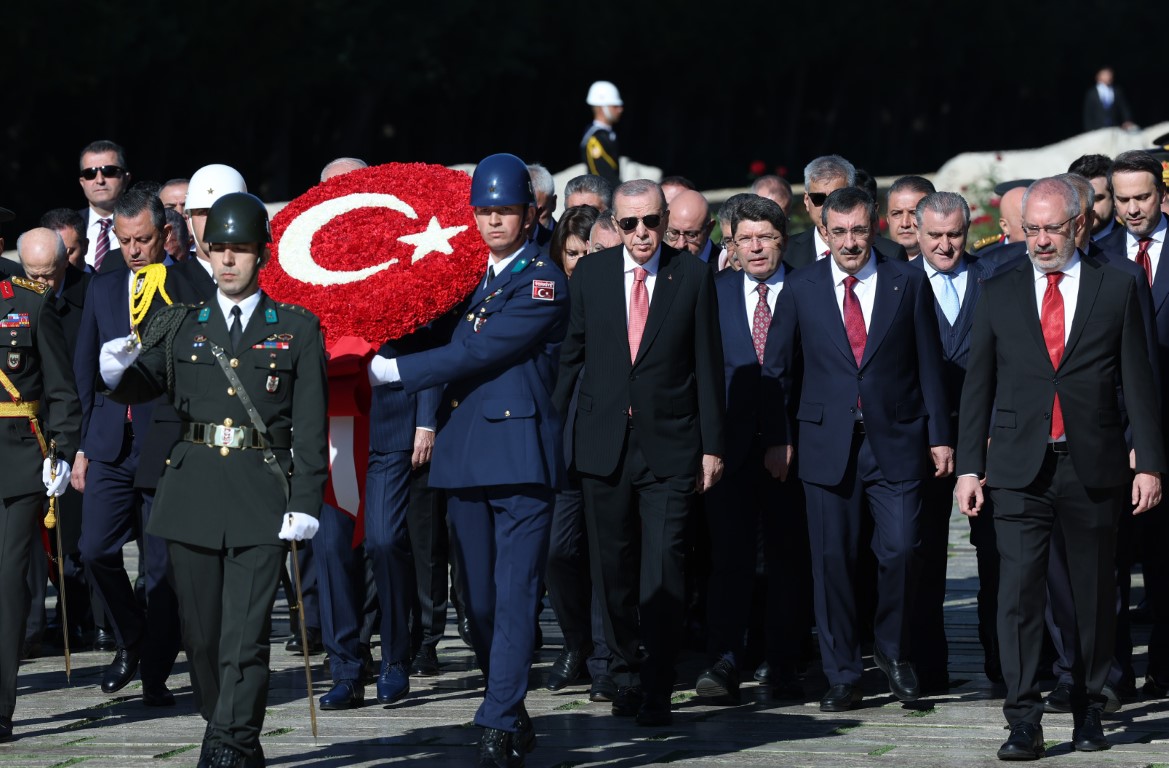 Devlet Erkanı Anıtkabir’i Ziyaret Etti