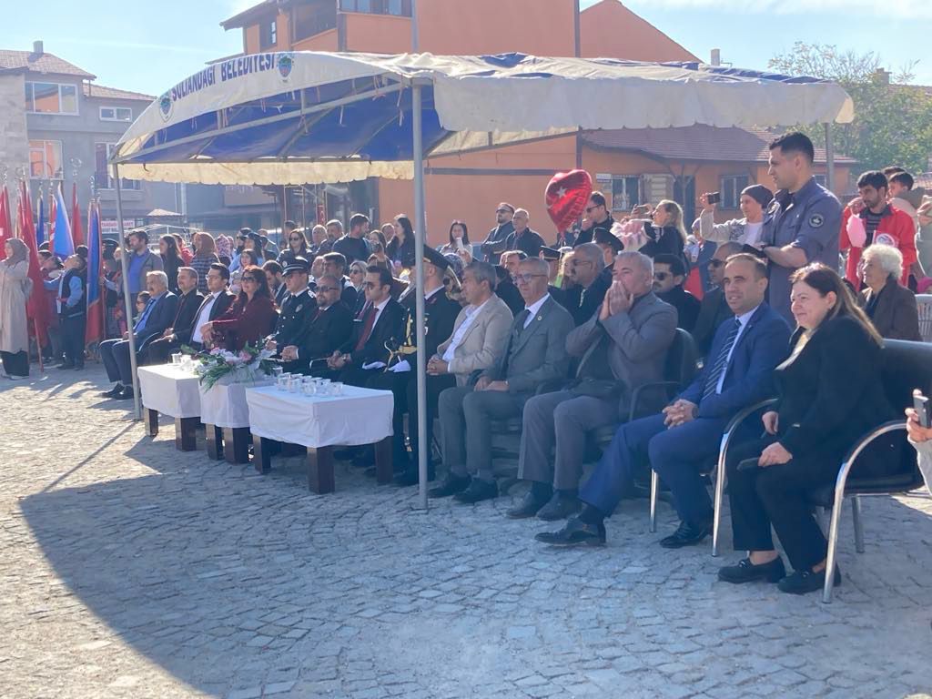 SULTANDAĞI'NDA CUMHURİYET BAYRAMI BÜYÜK BİR COŞKU İLE KUTLANDI