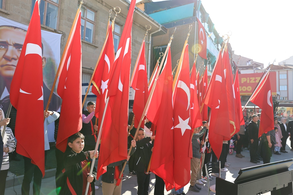 SANDIKLI'DA 29 EKİM CUMHURİYET BAYRAMI COŞKUYLA KUTLANDI