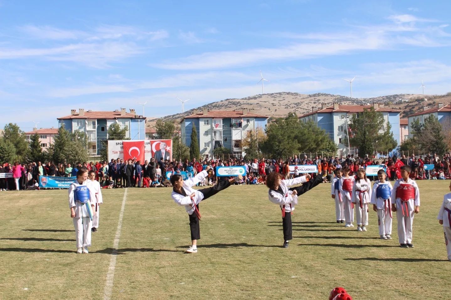29 EKİM CUMHURİYET BAYRAMI DİNAR'DA COŞKUYLA KUTLANDI