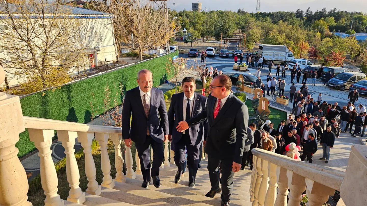 MİLLETVEKİLİ TAYTAK BOLVADİN’DE AÇILIŞA KATILDI