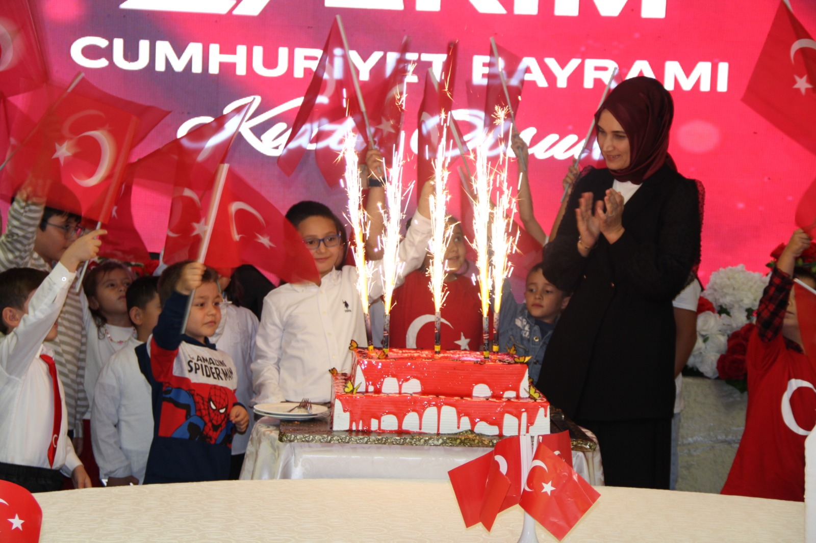VALİ YİĞİTBAŞI SAHİPLİĞİNDE CUMHURİYET'İN 101. YILINA ÖZEL RESEPSİYON