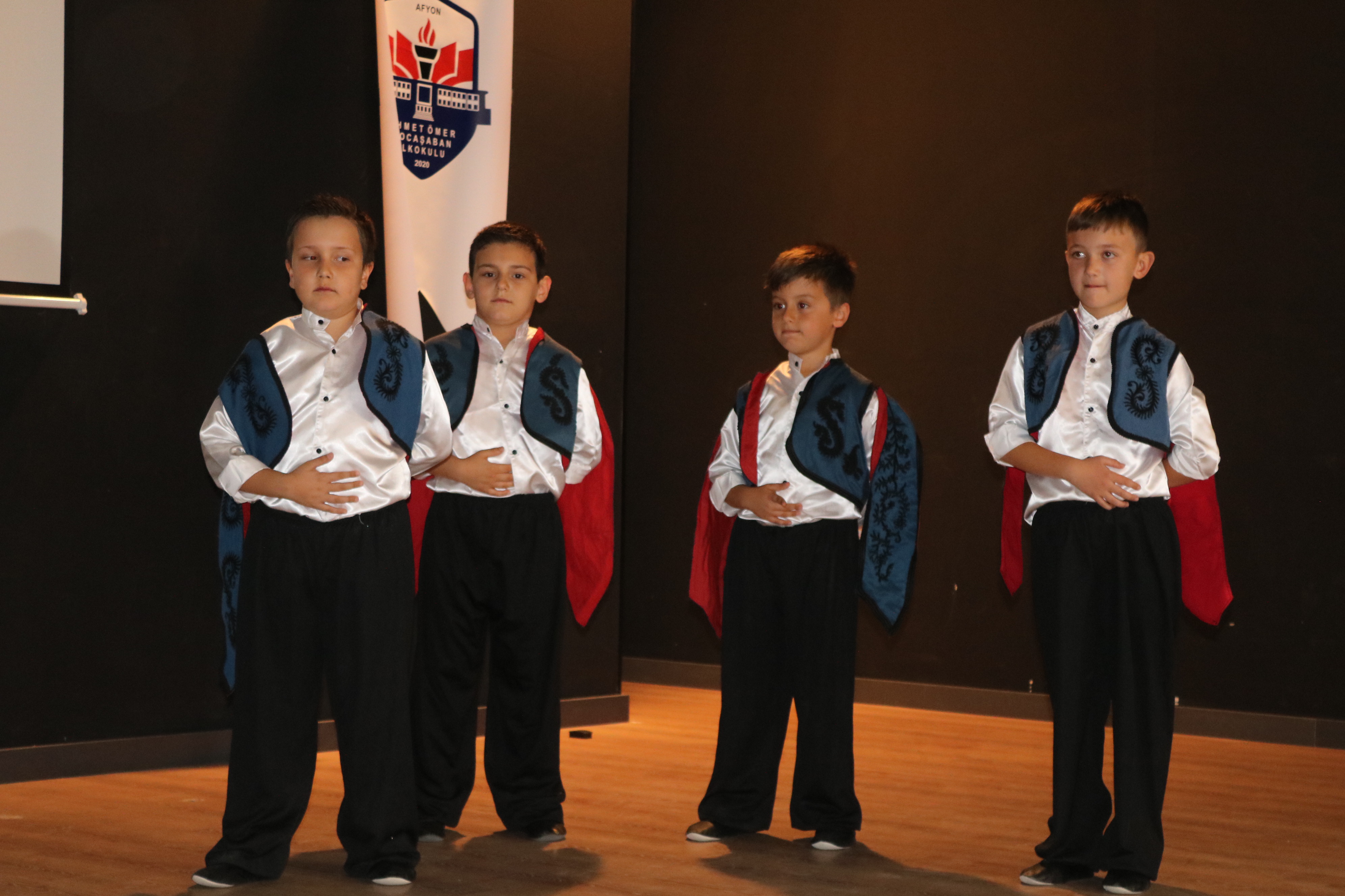 Kocaşaban'ın Minikleri Ayakta Alkışlandı Cumhuriyet Coşkusunu Zirveye Taşıdılar