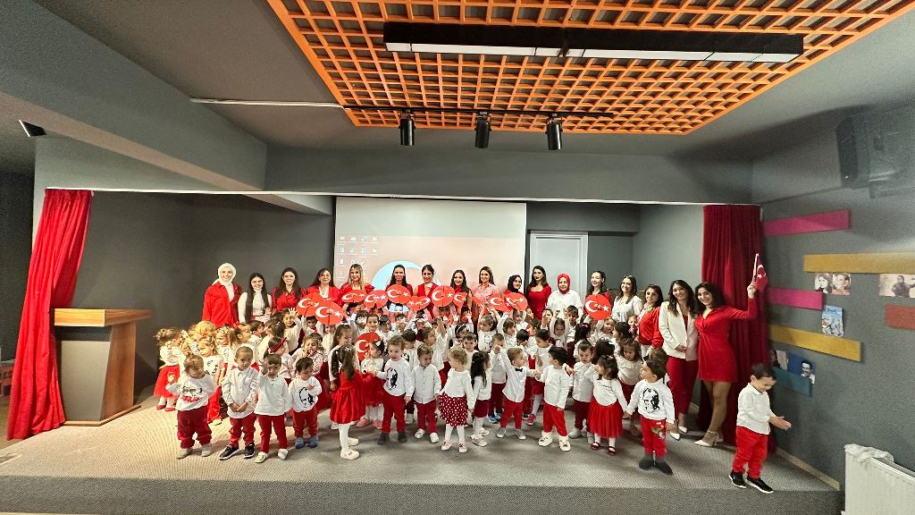 ATOM KARINCALAR 29 EKİM'DE 100 ÖĞRENCİYLE BAYRAM COŞKUSU YAŞADI