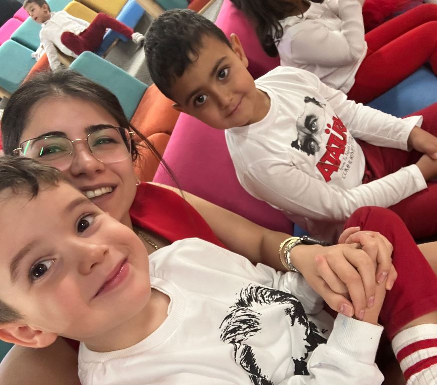 ATOM KARINCALAR 29 EKİM'DE 100 ÖĞRENCİYLE BAYRAM COŞKUSU YAŞADI