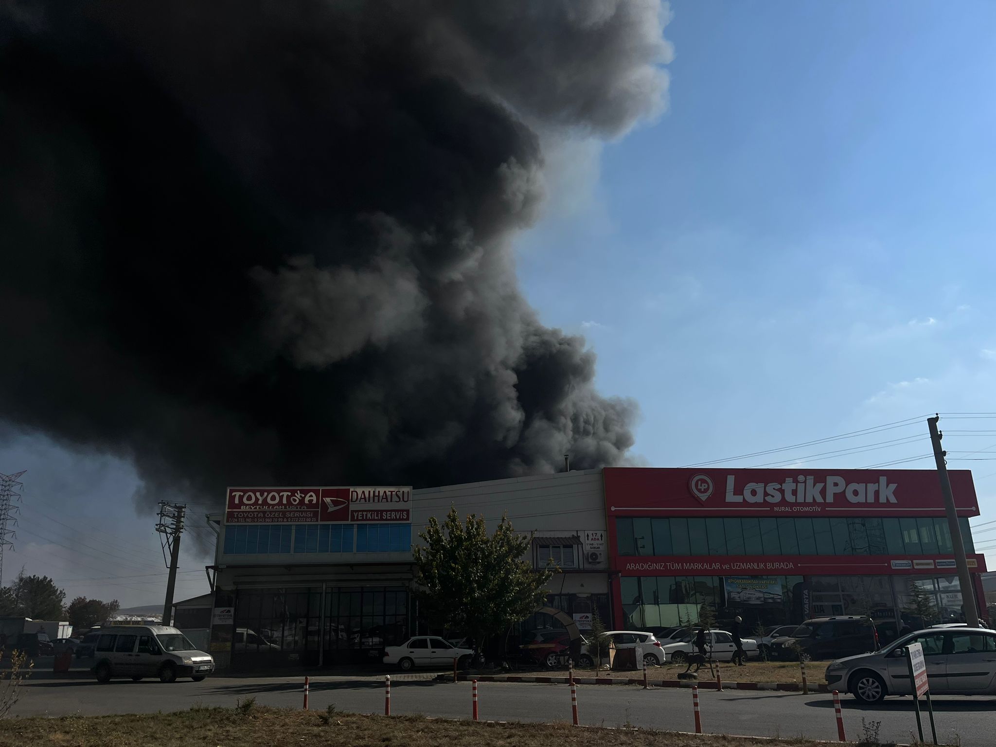 Afyonkarahisar'da Küçük Sanayi Bölgesinde Korkutan Yangın