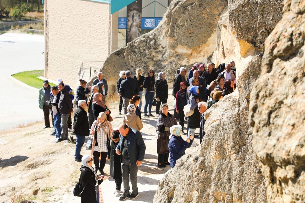 1000 EMEKLİ, FRİG VADİSİ'Nİ KEŞFETTİ