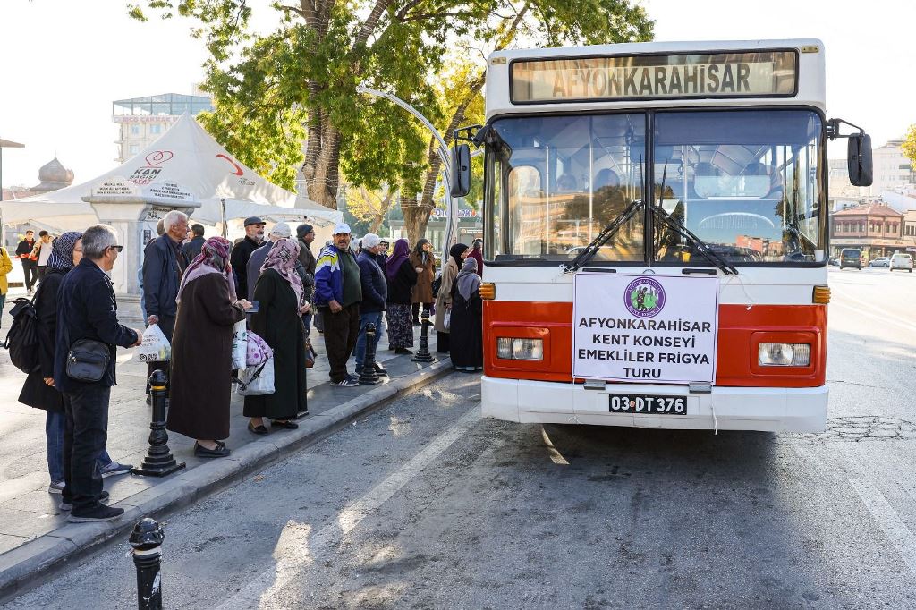 1000 EMEKLİ, FRİG VADİSİ'Nİ KEŞFETTİ