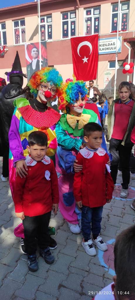 KIZILDAĞ İLKOKULU'NDA CUMHURİYET BAYRAMI COŞKUSU