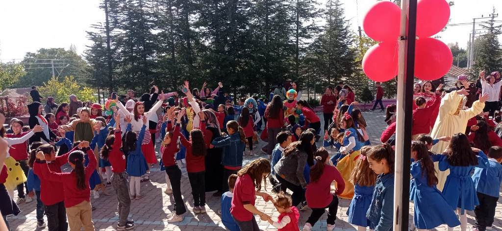 KIZILDAĞ İLKOKULU'NDA CUMHURİYET BAYRAMI COŞKUSU