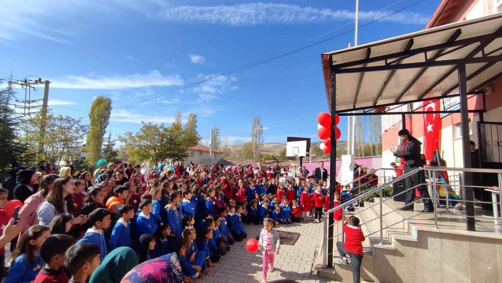 KIZILDAĞ İLKOKULU'NDA CUMHURİYET BAYRAMI COŞKUSU