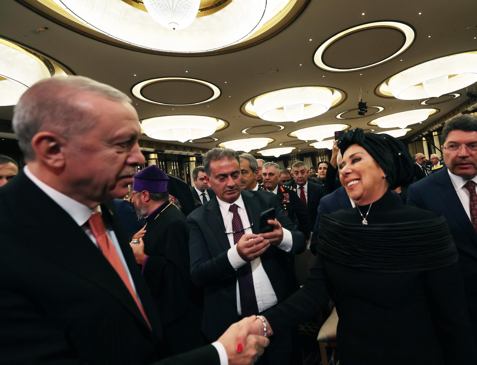 Afyon'un Tanınmış Ailelerinden Tülay Özer Cumhurbaşkanı Erdoğan'la Külliye'de Bir Araya Geldi