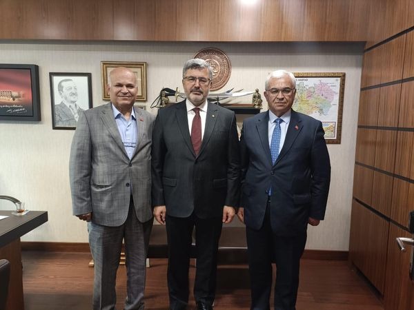 MİLLETVEKİLİ ÖZKAYA, MİSAFİRLERİNİ MAKAMINDA AĞIRLADI