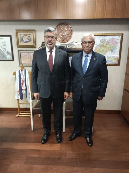 MİLLETVEKİLİ ÖZKAYA, MİSAFİRLERİNİ MAKAMINDA AĞIRLADI