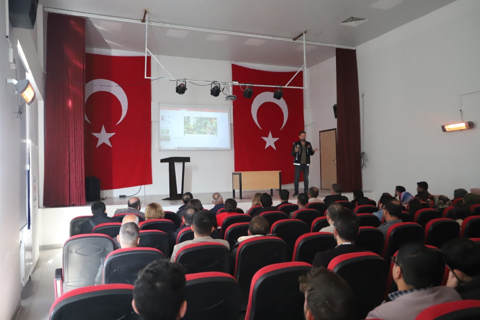 BAYAT İLÇESİNDE “EN İYİ NARKOTİK POLİSİ; ANNE” EĞİTİMİ VERİLDİ