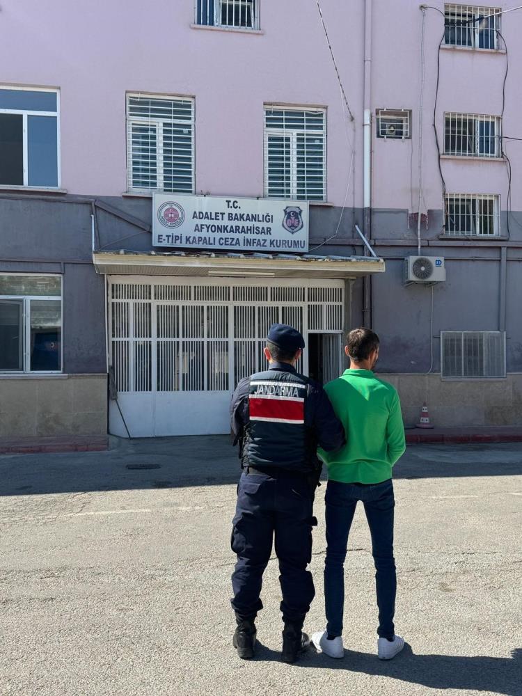 6 yıl 1 ay 6 gün hapis cezasıyla aranıyordu: Aranması olan şahsı jandarma yakaladı